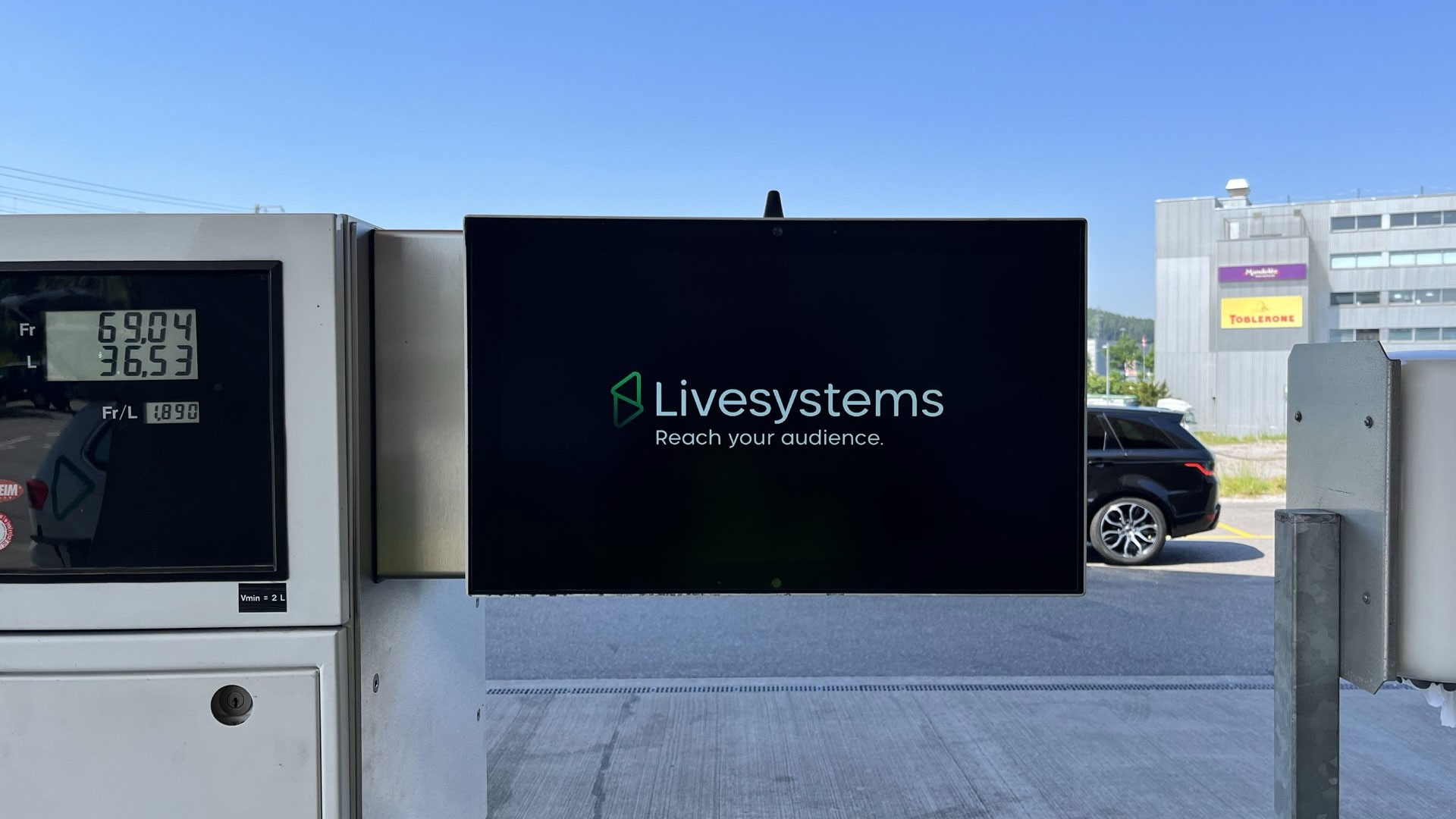 Neue Panels für die Tankstellen-Displays von Livesystems